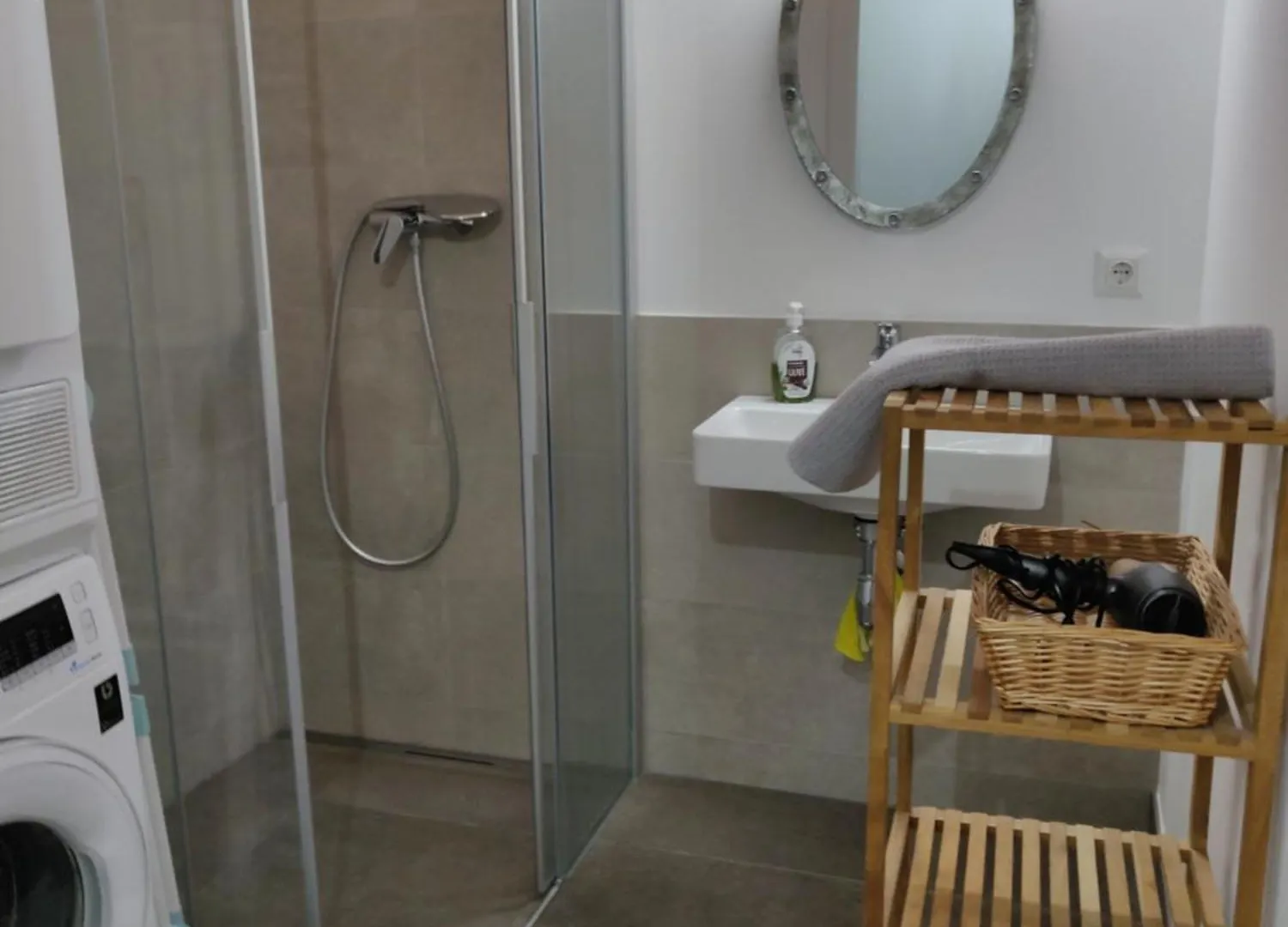 Beautiful Apartment With Parking, Brilliant Location Vienna